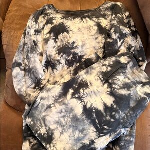 Torrid Black and Cream Tie-Dye Joggers and sweatshirt